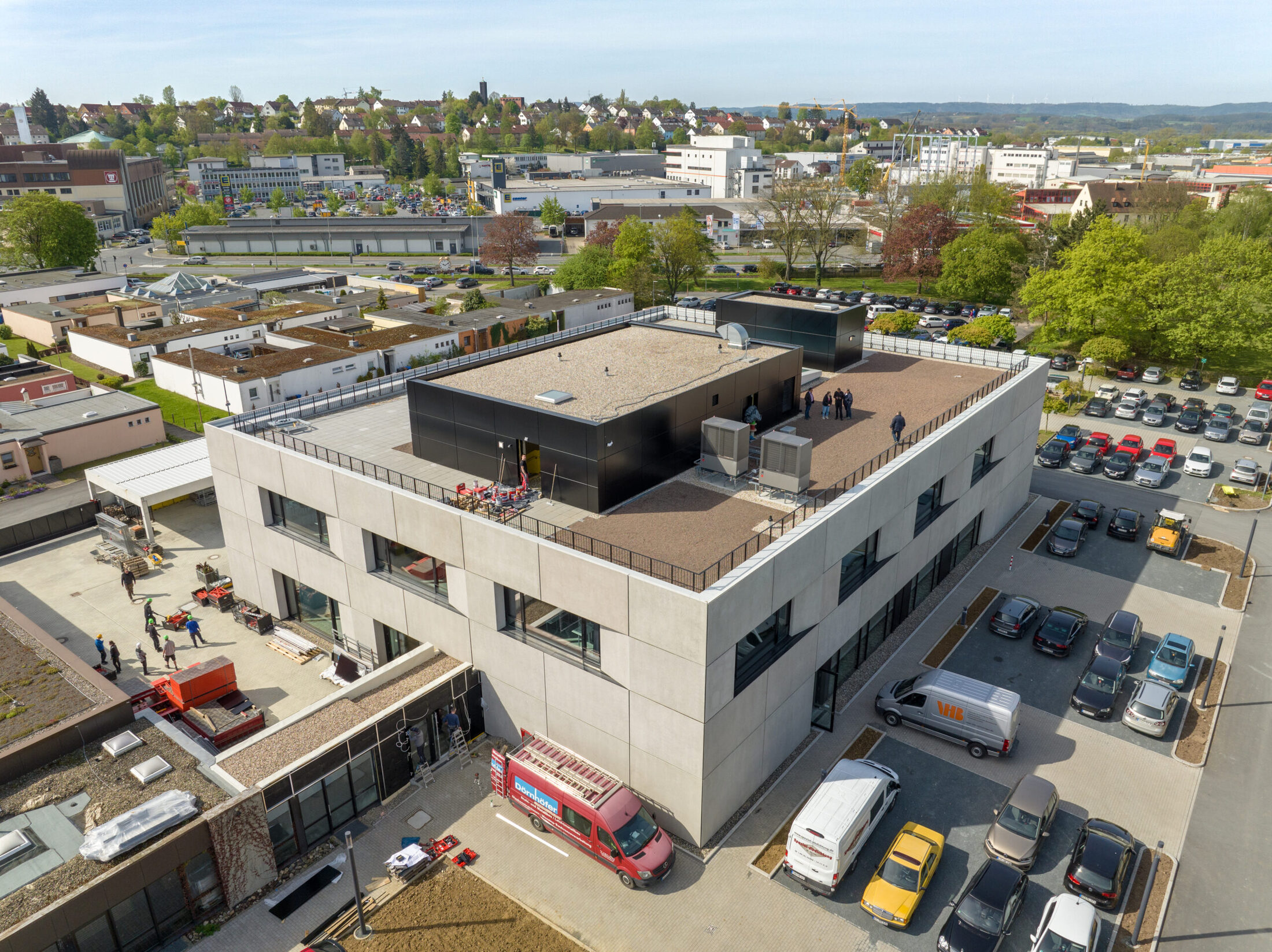 Luftaufnahme eines vom Ingenieurbüro Wiegel betreuten Schulbaus in Kulmbach